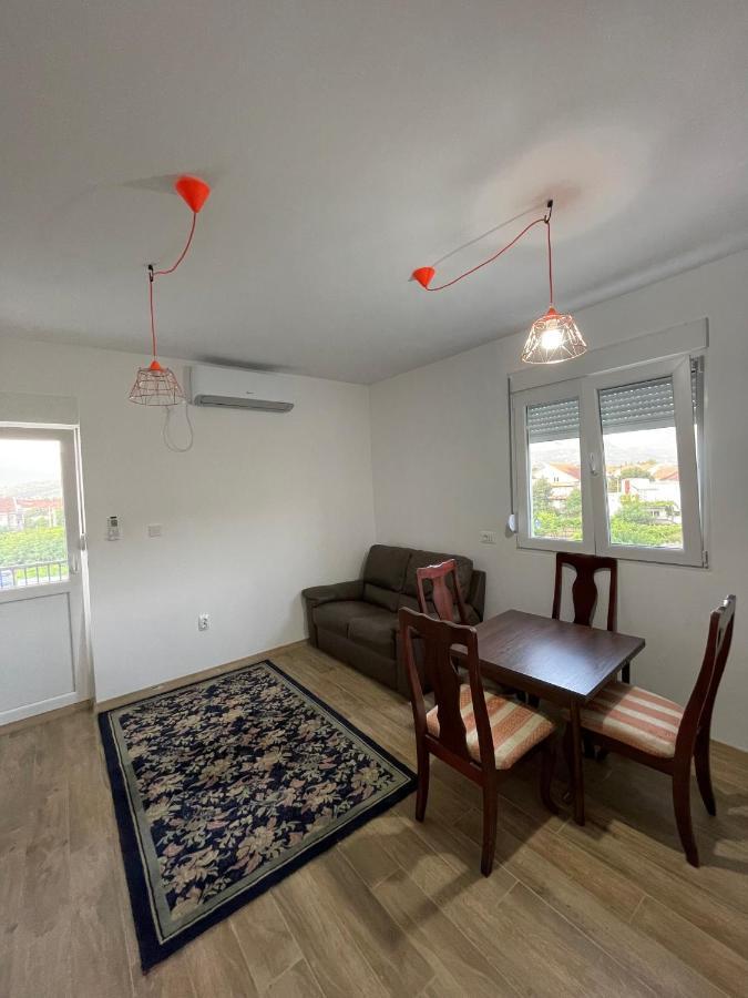 Entire Spacious Apartment With Free Parking بودغوريتْسا المظهر الخارجي الصورة
